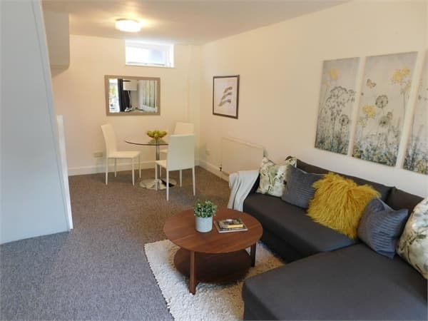 Springfield Road, Hanwell, LONDON, W7 3JP