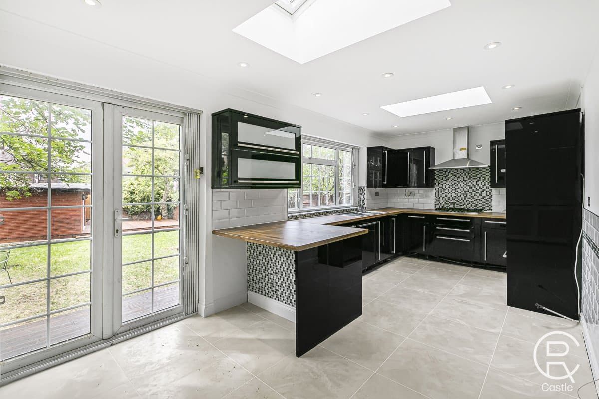 Heath Close, Ealing, W5 3EG