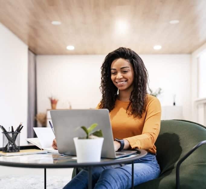 Experts in <span style="text-decoration: underline; text-decoration-color: #9dea05;"><i>selling property</i></span>