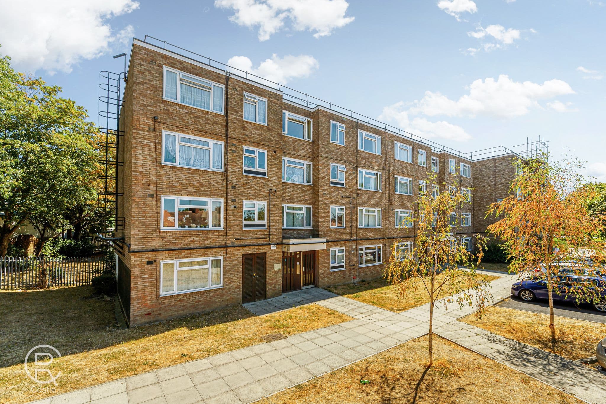 Lambourn Close, London, W7 2LN